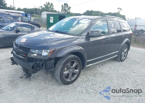 2018 Dodge Journey Crossroad z USA, uszkodzony, nr VIN 3C4PDCGGXJT215820
